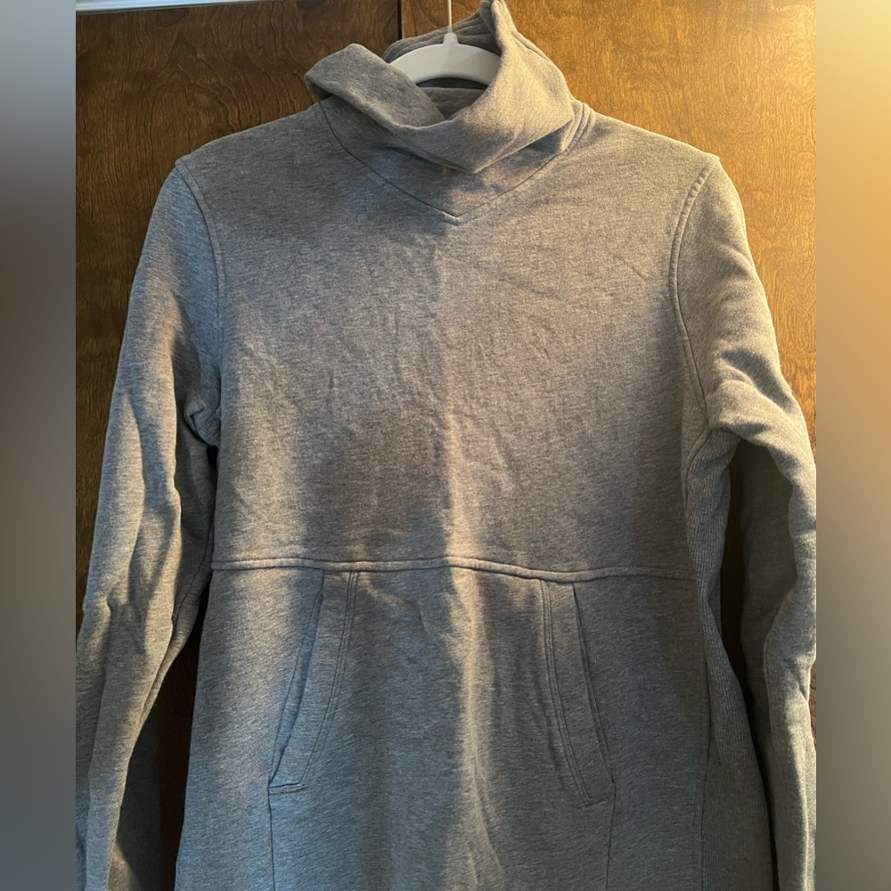 Grey turtle neck lululemon sweatshirt. Size 6. Only worn a few times, like new!